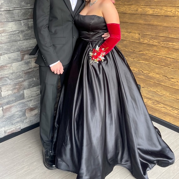 Black Sherri Hill Prom Dress with pockets Strapless - Picture 2 of 3